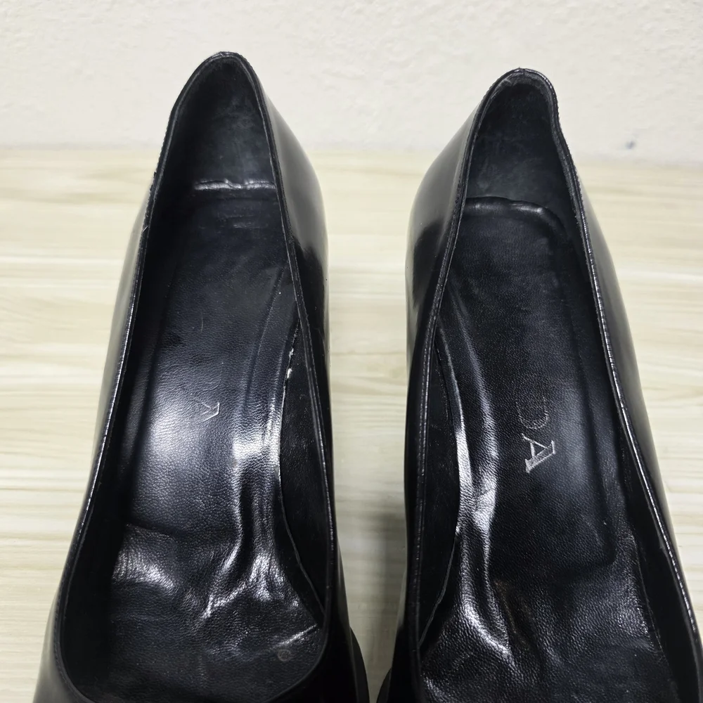 Prada Black Leather Mid Heel Pumps, Size 8 38½